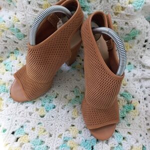 Aldo Women's Tan Peep-Toe Heels Size 7 US